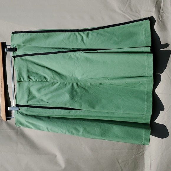 Spring Green Skirt with Black Detailing - Picture 2 of 3